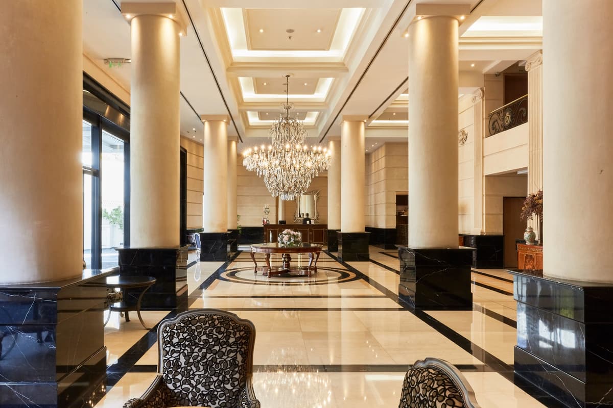 Equipo trabajando en proyecto innovador